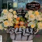 05092609 - giỏ trái cây mix hoa kính lễ