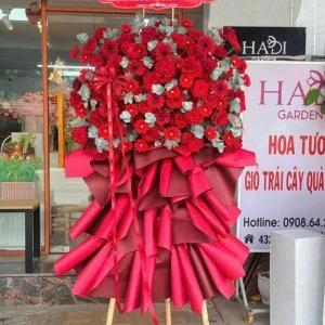 0109202601 - kệ hoa chúc mừng tone đỏ