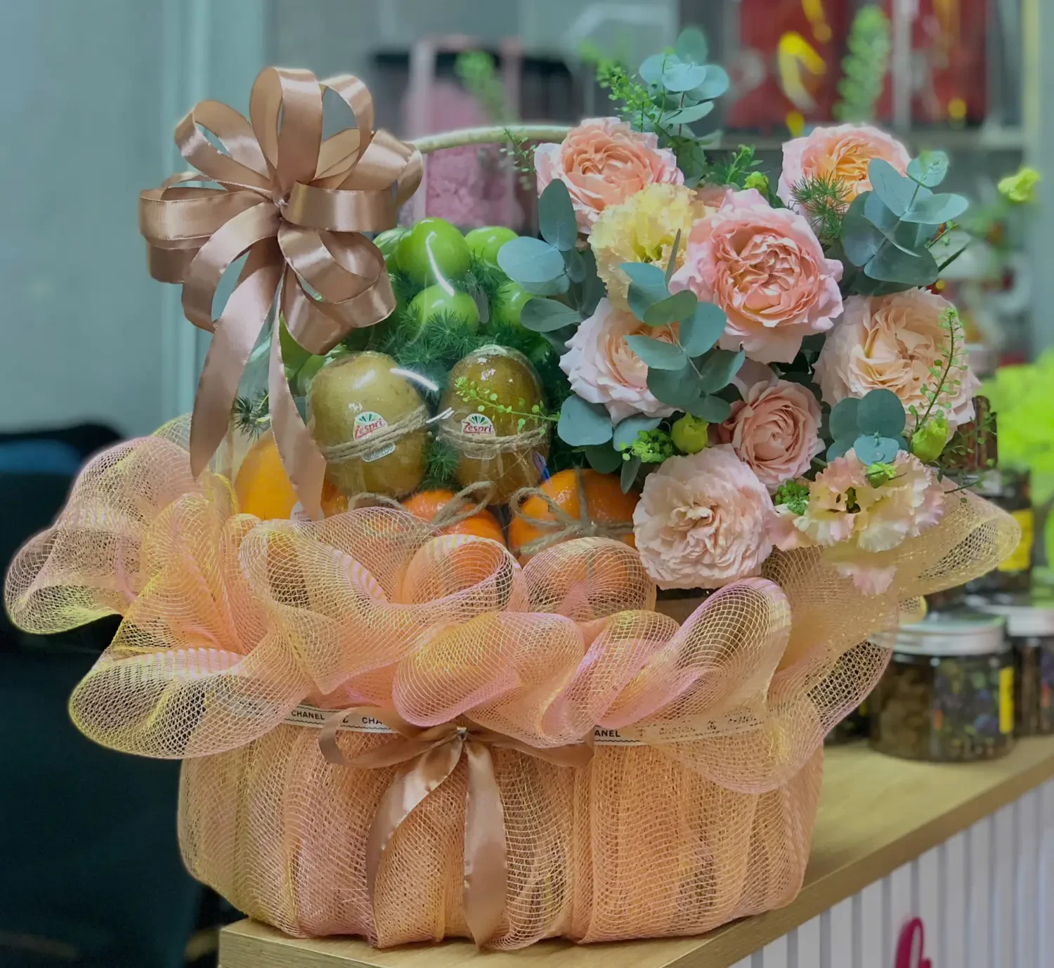Giỏ hoa và trái cây nhập khẩu