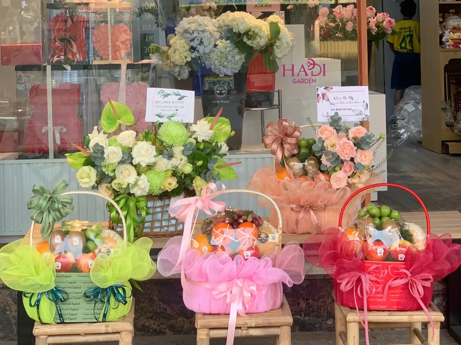 Khám phá BST quà 20/10 tại Hadi Garden – hoa tươi, giỏ trái cây quà tặng mix hoa tinh tế