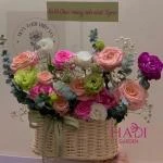 Giỏ hoa tone hồng sinh nhật
