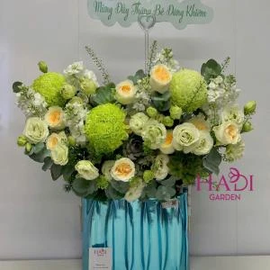 Giỏ hoa tone xanh bơ mát dịu