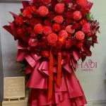 Kệ hoa khai trương tone đỏ hiện đại