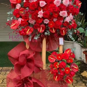 071025- Kệ hoa khai trương tone đỏ hiện đại