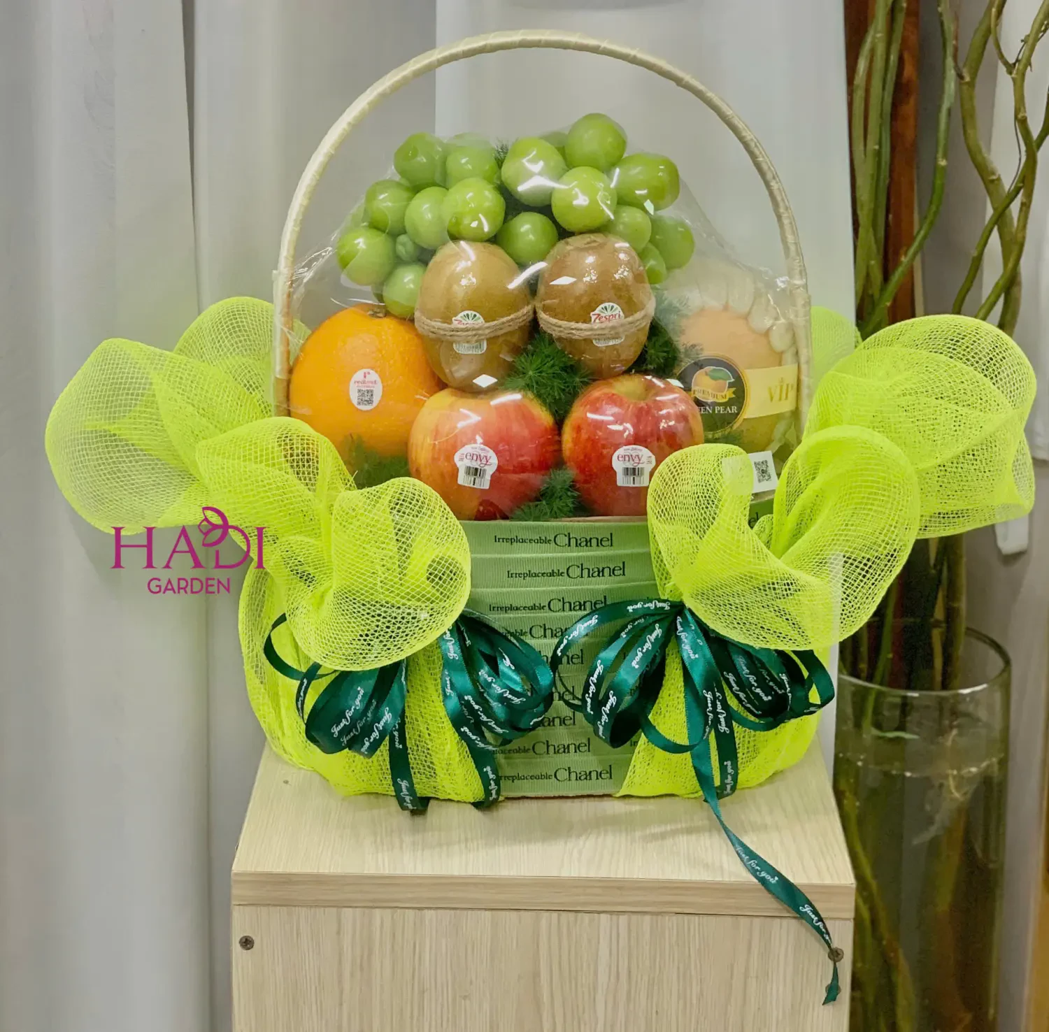 Giỏ trái cây tone xanh