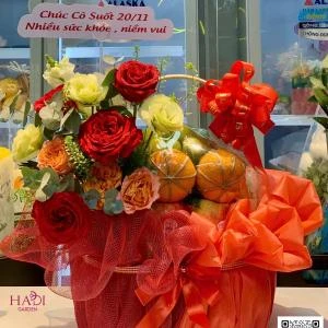 14112507 - giỏ trái cây mix hoa tone đỏ
