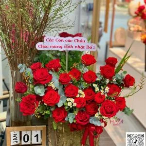 01012612 - giỏ hoa tone đỏ rực rỡ