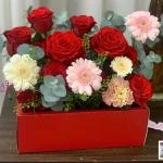 14112516 - hộp hoa đỏ mica xách tay
