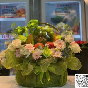 412601 - giỏ trái cây mix hoa tone xanh mint