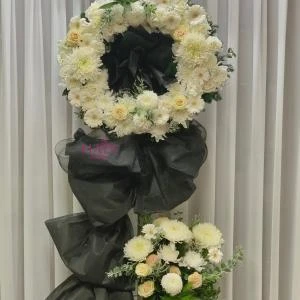 43202616 - kệ hoa chia buồn