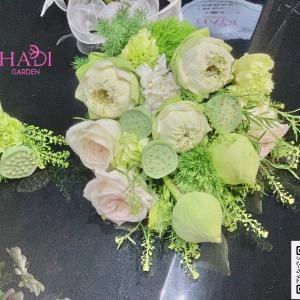 12022607 - Bó hoa sen cầm tay cô dâu