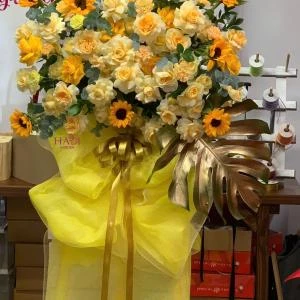 21012608 - kệ hoa khai trương tone vàng