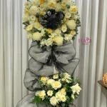 21012604 - kệ hoa vòng chia buồn hiện đại