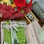 14112533 - Hộp trái cây có túi cầm