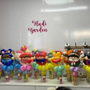 21012623 - bóng tạo hình nhân vật kèm bánh kẹo