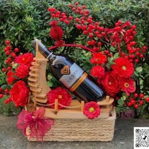 21012628 - set quà linh vật kèm rượu mix đào đông