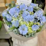 24022605 - Bó hoa tone xanh dương tặng nam nữ