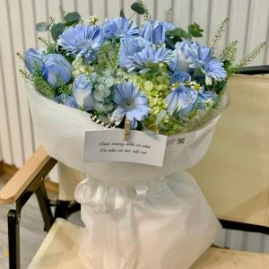 24022605 - Bó hoa tone xanh dương tặng nam nữ