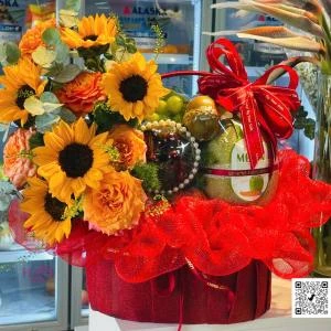 24022639 - giỏ hoa mix trái cây rực rỡ