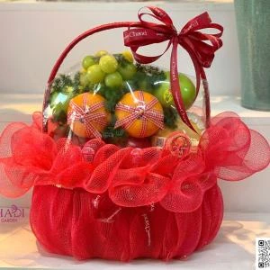 24022638 - giỏ trái cây tone đỏ phì hợp khai trương - tân gia
