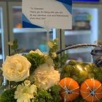 24022636 - giỏ trái cây tone xanh dương mix wisky