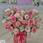 24022629 - giỏ hoa tone hồng ngọt ngào