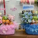 24022635 - giỏ trái cây mix hoa