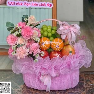 24022635 - giỏ trái cây mix hoa