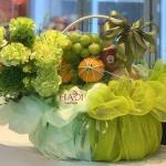 24022647 - giỏ trái cây mix hoa wissky sang trọng