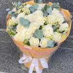 24022648 - bó hồng trắng mix tanna