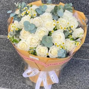 24022648 - bó hồng trắng mix tanna