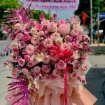 43202605 - kệ hoa khai trương hiện đại