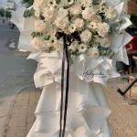 07042531 - kệ hoa chia buồn 1 tầng hiện đại