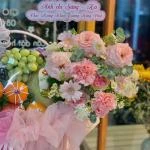 07042502 - Giỏ trái cây mix hoa tone hồng sang trọng, hiện đại full 2 mặt trước sau