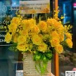 07042532 - giỏ hoa tone vàng mix lan vũ nữ