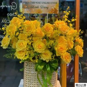 07042532 - giỏ hoa tone vàng mix lan vũ nữ