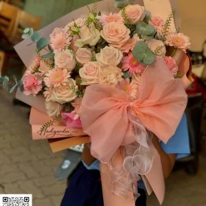26042617 - bó hoa tone hồng kèm nơ lụa