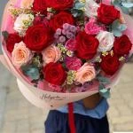 17072618 - Bó hoa tone đỏ mix dáng tròn
