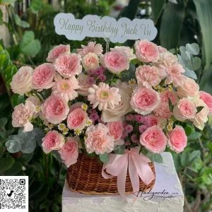 24082604 - giỏ hoa tone hồng