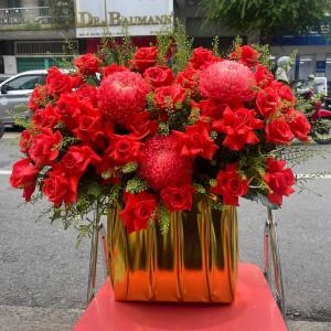 Hộp hoa tone đỏ sang trọng khai trương, sinh nhật
