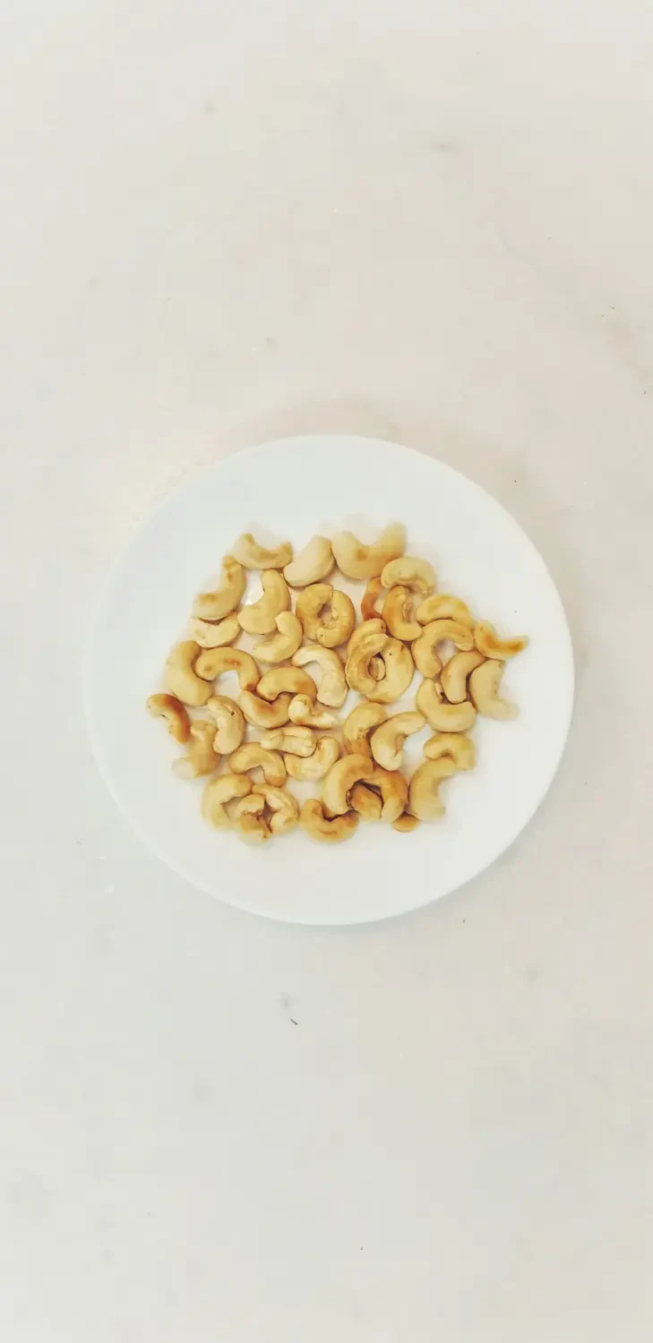 Cây và quả điều đang phát triển