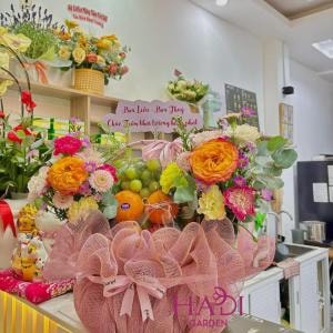 Giỏ Trái Cây Tươi Cao Cấp Kèm Hoa Hồng Đỏ