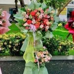 Kệ hoa tone đỏ khai trương